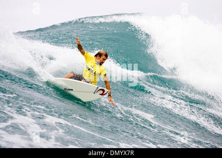 Nov 30, 2006 ; Oahu, Hawaii, USA ; Kieran Perrow (Byron Bay, NSW, Australie) (photo) s'est classé deuxième derrière Hawaiian llo Eleogram dans sa chaleur dans la ronde de 96 surfeurs de la Coupe du Monde de Surf OÕNeill de Sunset Beach, New York aujourd'hui. Perrow avancé pour la ronde de 64 ans, l'élimination de Glen Hall (Aus) et Michel Borez (PYF) à partir de l'événement. La Coupe du Monde de Surf OÕNeill est l'événement final sur t Banque D'Images