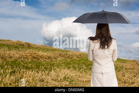 Libre de classy businesswoman holding umbrella Banque D'Images