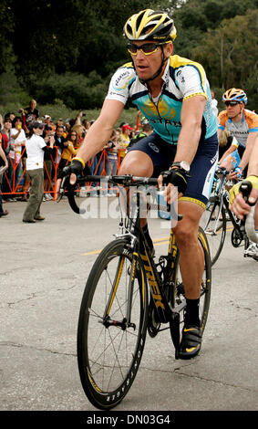 21 févr. 2009 - Pasadena, Californie, USA - Lance Armstrong continue son retour lors de l'étape 7 du Tour de Californie , à Pasadena, Californie, le samedi (crédit Image : © Jonathan Alcorn/ZUMA Press) Banque D'Images