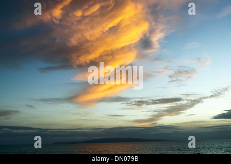 Nuages sur Molokini Banque D'Images