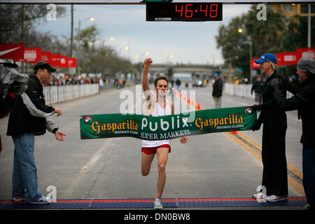 27 février 2010 - Tampa, Florida, USA - TP   318874 FONDATION RUNNING 10.EDMUND D. Fountain | fois .(02/27/2010 Tampa) Runner Austin Richmond gagne le 2010 Gasparilla Distance Classic 15k run à Tampa le 27 février 2010. [EDMUND D. FONTAINE, fois] (crédit Image : Â© St. Petersburg Times/ZUMApress.com) Banque D'Images