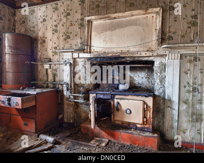 Cuisine dans abandonné Croft House, Isle Of Lewis Banque D'Images