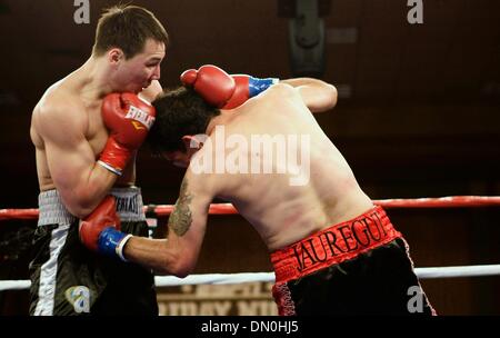 12 févr. 2010 - Temecula, Californie, USA - ESPN Friday Night Fights envahit Pechanga Resort Casino, doté d'une fonctionnalité de bout avec perspective russe RUSLAN PROVODNIKOV 13-0-0, 9 Ko (noir/argent) et mexicain JAVIER JAUREGUI 53-16-2, 36 Ko (noir/rouge) dans une ronde 10 fonction de combat. Provodnick est une très forte avec une grande chasse tout autour de compétences et sort d'un spect Banque D'Images