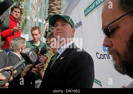 15 janvier 2010 - Tampa, FL, USA - EDMUND D. Fountain | fois .TP 317359   14 FOUN USF.(01/15/2010 Tampa USF entrant) Entraîneur de football Skip to Holtz parle avec les membres des médias le 15 janvier 2010 à Tampa. [EDMUND D. FONTAINE, fois] (crédit Image : © St. Petersburg Times/ZUMApress.com) Banque D'Images