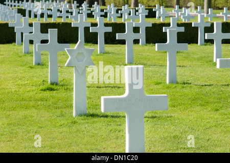 L'étoile de David pierre tombale indique la tombe d'un soldat américain juif, le cimetière de guerre US, Madingley, Cambridge, Royaume-Uni Banque D'Images