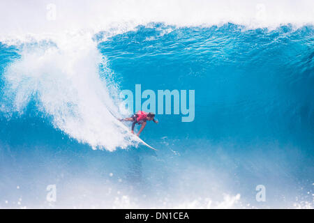 Feb 07, 2006 ; Pipeline, Oahu, Hawaii, USA ; relativement inconnu GABRIEL VILLARAN (Pérou) (en photo) estampillés de son autorité au pipe-line aujourd'hui avec une quatrième place à la fin de Monster Energy Pipeline Pro présenté par Billabong, sur la côte nord d'Oahu, Hawaii. Villaran a été battu par Rob Machado (USA), Fred Pattachia (Haw) et Ian Walsh (Haw) respectivement pour la finale et a empoché U Banque D'Images