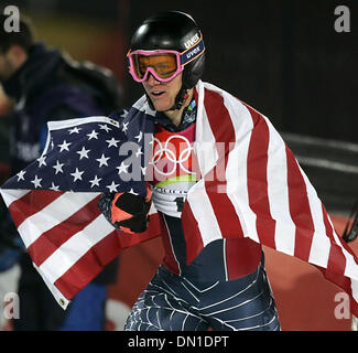 Feb 14, 2006 ; Turin, Piémont, Italie, Torino 2006 JEUX OLYMPIQUES D'HIVER : Ted Ligety porte le drapeau américain mardi 14 février 2006, après avoir remporté la médaille d'or dans la descente masculine pendant la combiné XX Jeux Olympiques d'hiver à Turin. Crédit obligatoire : Photo de William Luther/San Antonio Express-News /ZUMA Press. (©) Copyright 2006 par San Antonio Express-News Banque D'Images