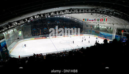 16 févr., 2006 ; Turin, Italie ; USA contre le Kazakhstan dans la compétition masculine de hockey durant les Jeux Olympiques d'hiver de 2006 à Turin. Crédit obligatoire : Photo de William Luther/San Antonio Express/ZUMA Press. (©) Copyright 2006 par San Antonio Express-News Banque D'Images