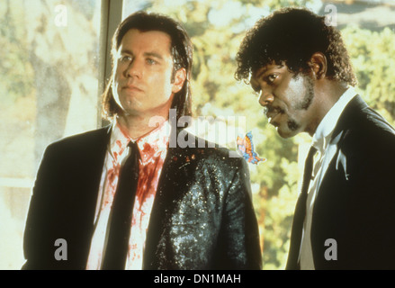 PULP FICTION 1994 Miramax film avec John Travolta à gauche et Samuel L. Jackson Banque D'Images