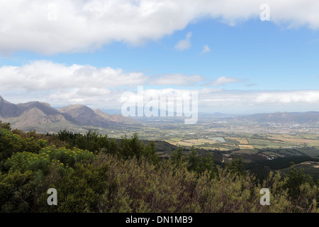 Vue aérienne de Paarl et des fermes environnantes et les montagnes prises à partir du Toitskloof Col Banque D'Images