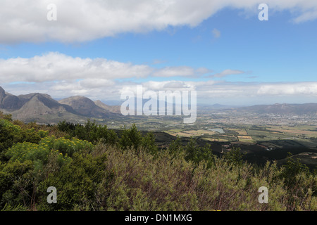 Vue aérienne de Paarl et des fermes environnantes et les montagnes prises à partir du Toitskloof Col Banque D'Images