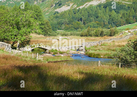 Pont Slater à peu près de Amblside Langdale dans le Lake District. Banque D'Images