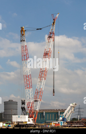 Grues à quai, fleuve Tees, Teesside, Angleterre Banque D'Images