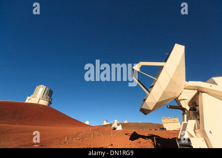 USA, Hawaii, la grande île, l'observatoire de Mauna Kea (4200m), Submillimiter Array vaisselle Banque D'Images