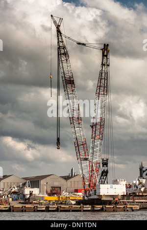 Grues à quai, fleuve Tees, Teesside, Angleterre Banque D'Images