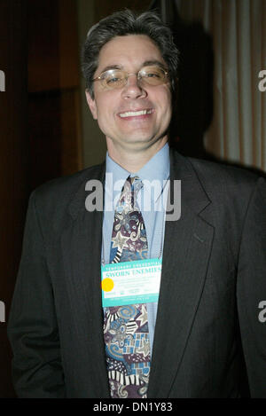 Avr 06, 2006 ; Las Vegas, NV, USA ; Directeur exécutif de la Nevada State Athletic Commission Mark Ratner sera quitte son bureau et le nouveau directeur KEITH KIZER assumera le rôle de Ratner le 13 mai 2006. KIZER a été le sous-procureur général de l'État du Nevada pour la dernière décennie. KEITH KIZER pose pour les photographes à l'ennemis jurés MAYWETHER VS J Banque D'Images