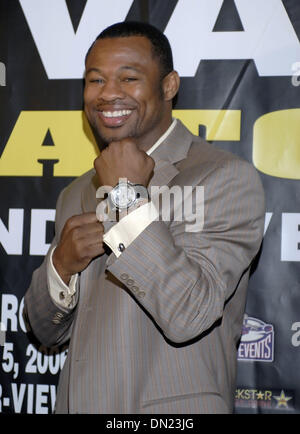 Le 09 mai 2006, Los Angeles, CA, USA ; Super 'Champion' SHANE MOSLEY répond à 'féroces' Fernando Vargas le 15 juillet au MGM Grand Garden Arena. Mosley a défait Vargas le 27 avril 2006 par un 10e round TKO. Crédit obligatoire : Photo par Rob DeLorenzo/ZUMA Press. (©) Copyright 2006 par Rob DeLorenzo Banque D'Images