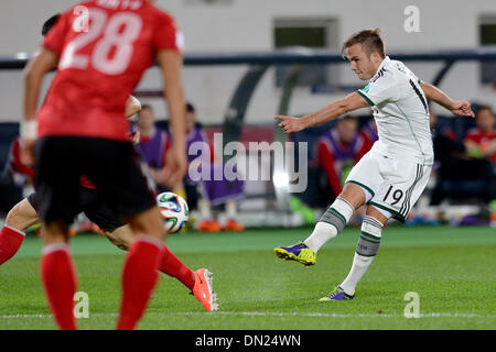 Agadir, Maroc. 25Th Dec 2013. Mario Goetze du Bayern Munich marque le 0-3 pendant la Coupe du Monde de Football Club de football match de demi-finale entre Guangzhou Evergrande FC Bayern Munich et à la Coupe du Monde des Clubs de la FIFA à Agadir, Maroc, 17 décembre 2013. Photo : David Ebener/dpa/Alamy Live News Banque D'Images