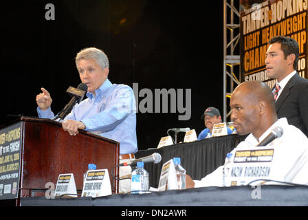 Jun 08, 2006 ; Atlantic City, NJ, USA ; entraîneur en conditionnement physique légendaire MACKIE SHILSTONE explique sa stratégie pour mener Bernard Hopkins à la victoire à la dernière conférence de presse pour le Bernard Hopkins contre Antonio Tarver lutte pour la lumière Heavyweight Championship qui se tiendra à l'hôtel Borgata à Atlantic City, NEW JERSEY Shilstone a travaillé avec plus de 3 000 athlètes professionnels Banque D'Images