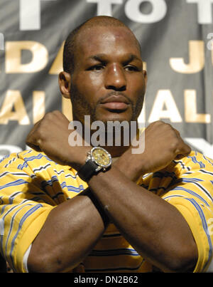 Jun 10, 2006 ; Atlantic City, NJ, USA ; Boxe : BERNARD HOPKINS bat Antonio Tarver à sa lumière heavyweight bout à l'Boragata Casino. Crédit obligatoire : Photo par Rob DeLorenzo/ZUMA Press. (©) Copyright 2006 par Rob DeLorenzo Banque D'Images