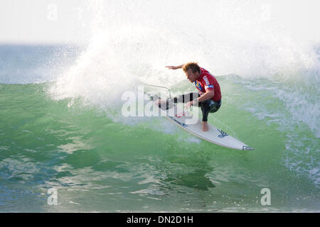 Jul 21, 2006 ; Jeffreys Bay, Eastern Cape, Afrique du Sud ; TAJ BURROW (Yallingup, WA, Australie) (photo) a été en mesure de trouver les vagues qu'il avait besoin de gagner son troisième tour de la chaleur dans la petite, incompatible conditions à Supertubes pendant le Billabong Pro d'aujourd'hui. Burrow éliminé wildcard Damien Fahrenfort local à l'avance à la quatrième ronde où il devra faire face à Hawaiian Pancho Sullivan. La 22e Banque D'Images