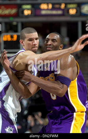 Jan 19, 2006 ; Los Angeles, CA, USA ; Sacramento Roi FRANCISCO GARCIA guards Los Angeles Laker KOBE BRYANT dans la première moitié Jeudi, 19 janvier 2005 à l'Arco arena. Les rois ont remporté en prolongation 118-109. Crédit obligatoire : Photo par Carl Costas/Sacramento Bee/ZUMA Press. (©) Copyright 2006 par Carl Costas/Sacramento Bee Banque D'Images