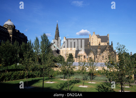 L'arrière du Musée de la vie religieuse à st mangouste avec la cathédrale de Glasgow Banque D'Images