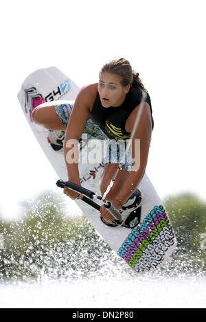 Oct 04, 2006 ; Pompano Beach, FL, USA ; Raimi Merritt, une année 13-ld qui participe à l'académie aux Championnats du Monde de planche, pendant une séance d'essai, mercredi. Crédit obligatoire : Photo par Bob Shanley/Palm Beach Post/ZUMA Press. (©) Copyright 2006 par Palm Beach Post Banque D'Images