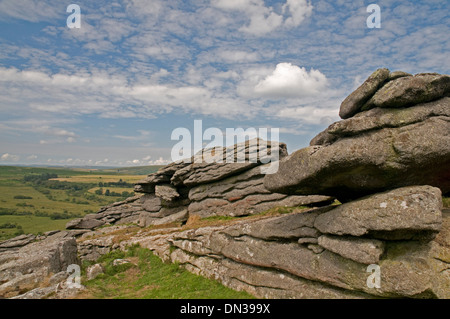 Paysage de landes impressionnant près de Tor sur selle, Dartmoor à Northwest Banque D'Images