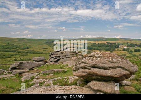 Paysage de landes impressionnant près de Tor sur selle, Dartmoor à Northwest Banque D'Images