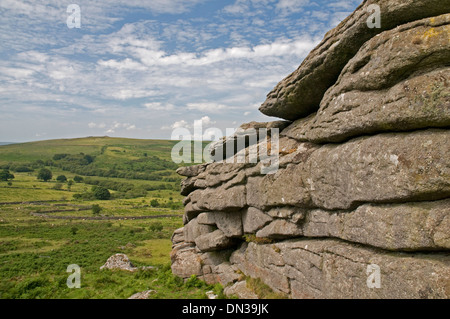 Paysage de landes impressionnant près de Tor sur selle, Dartmoor à Northwest Banque D'Images