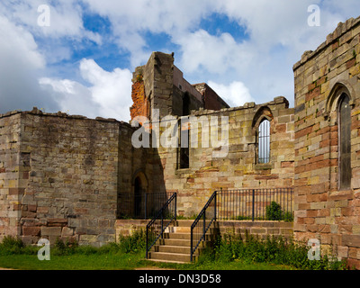 Une partie des ruines du château de Stafford Staffordshire England UK un donjon de pierre néogothique original basé sur des fondations médiévales Banque D'Images