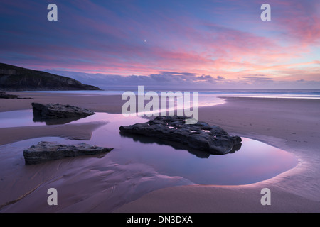 Magnifique coucher de soleil au-dessus de Dunraven Bay, Southerndown, côte du Glamorgan, Pays de Galles. L'automne (octobre) 2013. Banque D'Images