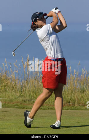 29 juil., 2006 ; Bandon, OU, USA ; membre de l'équipe américaine PAIGE MACKENZIE, du Yahima, WA, hits à partir de la 11e té au cours de la première ronde de la Curtis Cup Match au cours des Dunes du Pacifique à Bandon Dunes Golf Resort de Bandon, Oregon. Crédit obligatoire : Photo de Richard Clement/ZUMA Press. (©) Copyright 2006 by Richard Clement Banque D'Images