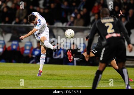 Lyon, France. Dec 18, 2013. Coupe de la Ligue française de football. Lyon et Reims. Yoann Gourcuff (Lyon) : Action de Crédit Plus Sport/Alamy Live News Banque D'Images