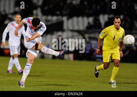 Lyon, France. Dec 18, 2013. Coupe de la Ligue française de football. Lyon et Reims. Yoann Gourcuff (Lyon) : Action de Crédit Plus Sport/Alamy Live News Banque D'Images