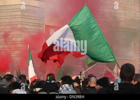 Rome, Italie 18 décembre 2013, le mouvement 'fourche' manifestants dans la Piazza del Popolo, Rome, Ital Crédit : Gari Wyn Williams/Alamy Live News Banque D'Images