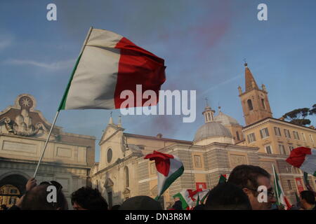 Rome, Italie 18 décembre 2013, le mouvement 'fourche' manifestants dans la Piazza del Popolo, Rome, Ital Crédit : Gari Wyn Williams/Alamy Live News Banque D'Images