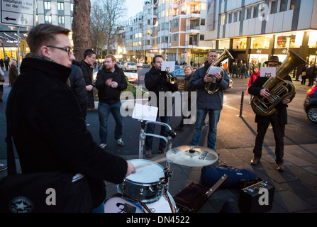 Marché de Noël Cologne Band jouer du jazz dans le centre Banque D'Images