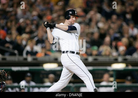 Oct 21, 2006 ; Detroit, MI, USA ; PAUL CASEY frappeur frappe dehors dans la seconde série entre les Cardinals de Saint-Louis et les Tigers de Detroit à Comerica Park. Crédit obligatoire : Photo par David/Gukalnick Detroit News/ZUMA Press. (©) Copyright 2006 par Detroit News Banque D'Images