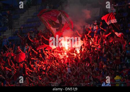 Marrakech, Maroc. Dec 18, 2013. Fans de l'Al Ahly reflets pendant le match entre le Mexique à Monterrey et de l'Egypte à l'Al Ahly club LA FIFA Coupe du Monde 2013 football match à Marrakech, Maroc, 18 décembre 2013. Le Mexique à Monterrey a remporté le match 5-1. Credit : Cui Xinyu/Xinhua/Alamy Live News Banque D'Images