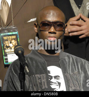 Jun 10, 2006 ; Atlantic City, NJ, USA ; Boxe : Bernard Hopkins bat ANTONIO TARVER à sa lumière heavyweight bout à l'Boragata Casino. Crédit obligatoire : Photo par Rob DeLorenzo/ZUMA Press. (©) Copyright 2006 par Rob DeLorenzo Banque D'Images