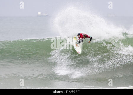 Jul 14, 2006 ; Jeffreys Bay, Afrique du Sud ; RENZO BAILINI DAMIEN (Floride, USA) a été battu par les wildcard Damien Fahrenfort (RSA) dans le rond de la Billabong Pro à Jeffreys Bay, Afrique du Sud aujourd'hui. Renzo bailini devront combattre dans la ronde des perdants alors que deux avancées Fahrenfort directement au troisième tour. Le 22 Billabong Pro annuel, Jeffreys Bay, est la sixième étape sur le favorise l'ASP Banque D'Images