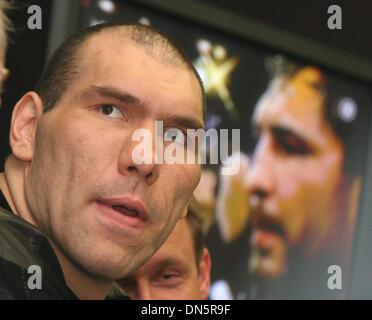 Nikolai Valuev - champion de boxe WBA poids super lourds lors de la conférence de presse à St.Petersburg-Russia. 22 décembre 2005(Image Crédit : © PhotoXpress/ZUMA Press) RESTRICTIONS : l'Amérique du Nord et du sud de l'homme SEULEMENT ! Banque D'Images