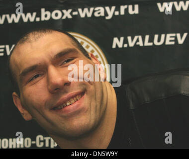 Nikolai Valuev - champion de boxe WBA poids super lourds lors de la conférence de presse à St.Petersburg-Russia. 22 décembre 2005(Image Crédit : © PhotoXpress/ZUMA Press) RESTRICTIONS : l'Amérique du Nord et du sud de l'homme SEULEMENT ! Banque D'Images