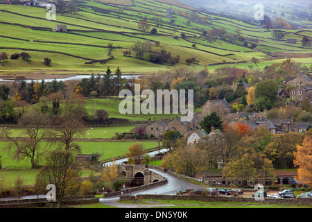 Près de la rivière Swale Muker Yorkshire Village en automne Banque D'Images