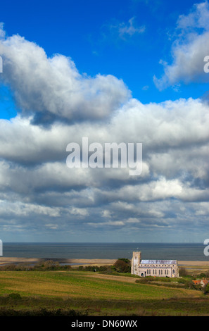 Salthouse Église et la côte nord du comté de Norfolk de Salthouse heath Automne Banque D'Images