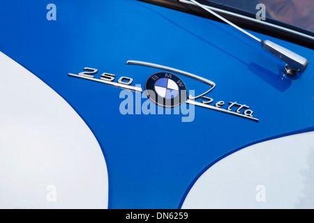 Le lettrage sur une voiture avec logo, BMW Isetta 250 Banque D'Images