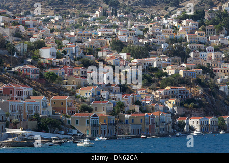 Des maisons pittoresques dans le style néo-classique, Symi, l'île de Symi, Dodécanèse, Grèce Banque D'Images
