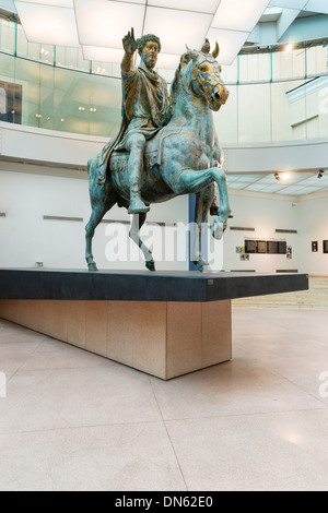 Statue équestre d'origine de l'empereur Marc Aurèle, de 165 AD, bronze, Musées du Capitole, la colline du Capitole, Rome, Latium Banque D'Images